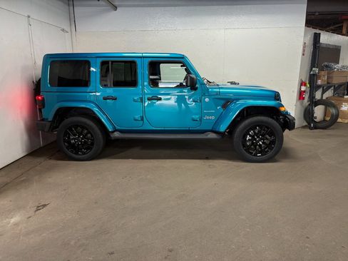 Used 2024 Jeep Wrangler Unlimited Sahara AWD/4WD image 4