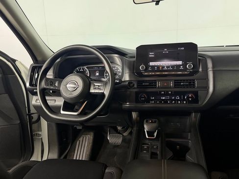 Used 2025 Nissan Pathfinder S FWD image 12