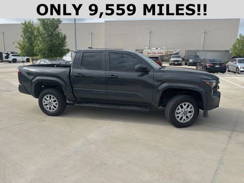 Used 2025 Toyota Tacoma SR image 2
