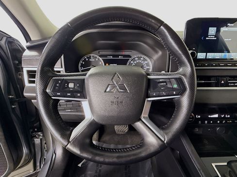 Used 2022 Mitsubishi Outlander SE image 13