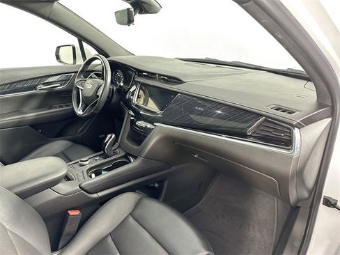 Used 2022 Cadillac XT6 Premium Luxury w/ Technology Package image 32