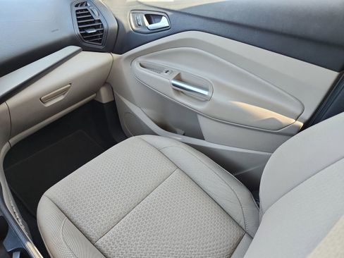 Used 2017 Ford Escape SE w/ Equipment Group 201A image 15