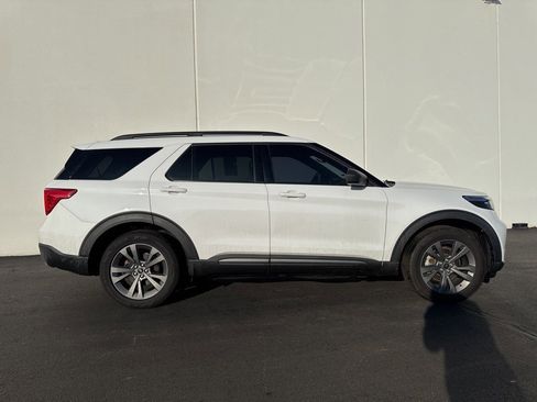 Used 2021 Ford Explorer XLT w/ XLT Sport Appearance Package image 2