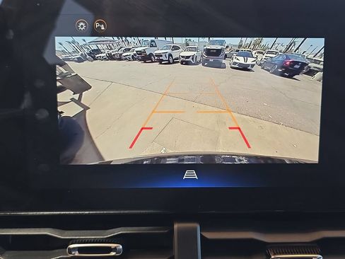 Used 2025 Chevrolet Equinox LT FWD image 15