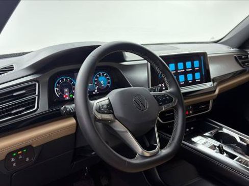 Used 2024 Volkswagen Atlas Cross Sport SE FWD image 23