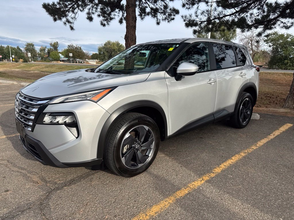 Used 2025 Nissan Rogue SV AWD/4WD image 1