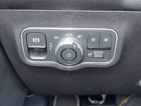 Used 2025 Mercedes-Benz GLB 250 image 14