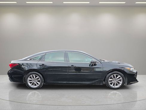 Used 2019 Toyota Avalon XLE w/ Moonroof Package image 4