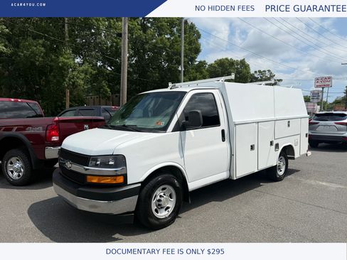 Used 2017 Chevrolet Express 3500 RWD image 4