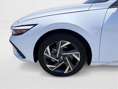 New 2025 Hyundai Elantra SEL image 10