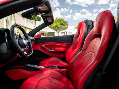 Used 2022 Ferrari F8 Tributo image 15