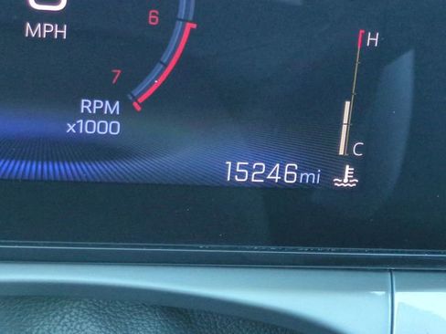 Certified 2025 Chevrolet Trax LT FWD image 30