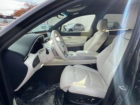 Used 2025 Genesis Electrified GV70 Advanced image 24