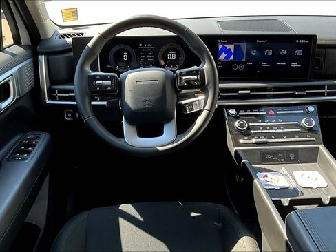 Used 2025 Hyundai Santa Fe SE image 7