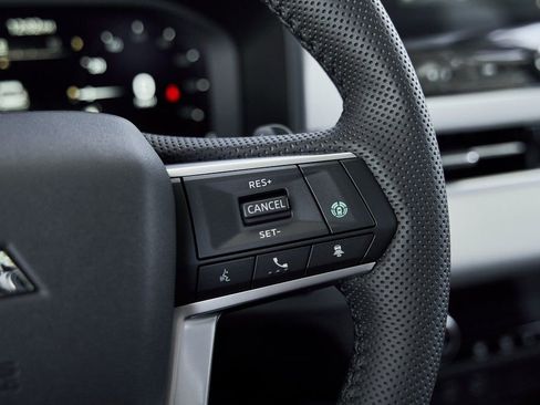 Used 2025 Mitsubishi Outlander SE FWD image 38