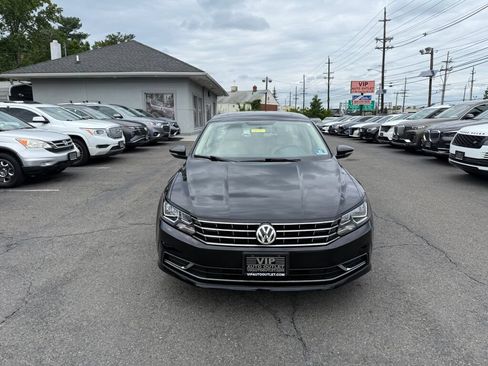 Used 2018 Volkswagen Passat 2.0T SE FWD image 2