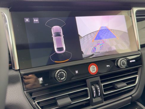 Certified 2026 Porsche Macan AWD/4WD image 21