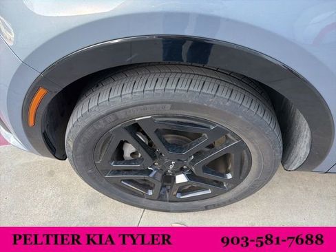 Certified 2022 Kia Sorento SX image 5