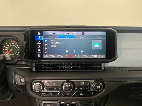 Used 2024 Jeep Wrangler Sahara image 12