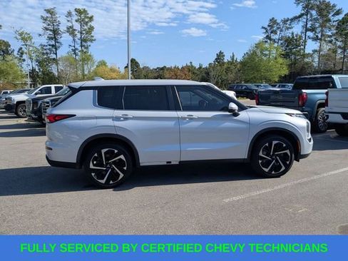 Used 2022 Mitsubishi Outlander ES image 2