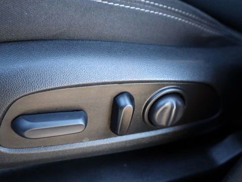 Used 2023 GMC Terrain SLE w/ Driver Convenience Package image 13