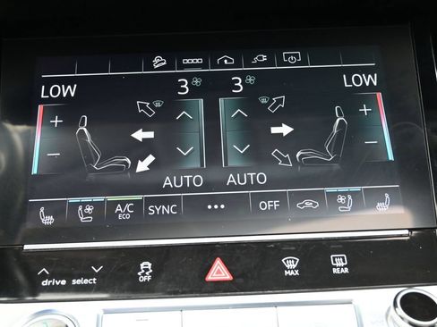 Used 2022 Audi e-tron Premium Plus w/ Premium Plus Package AWD/4WD image 25