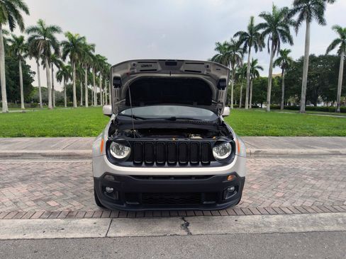 Used 2017 Jeep Renegade Altitude FWD image 41