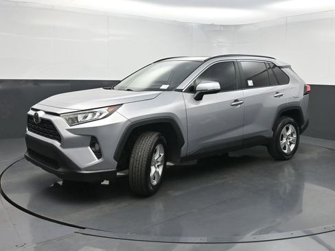 Used 2021 Toyota RAV4 XLE w/ Convenience Package FWD image 20