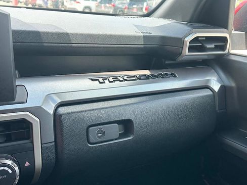 Certified 2025 Toyota Tacoma Limited AWD/4WD image 30