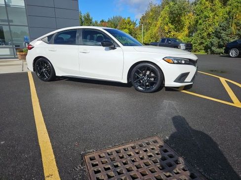 Used 2023 Honda Civic Sport image 3