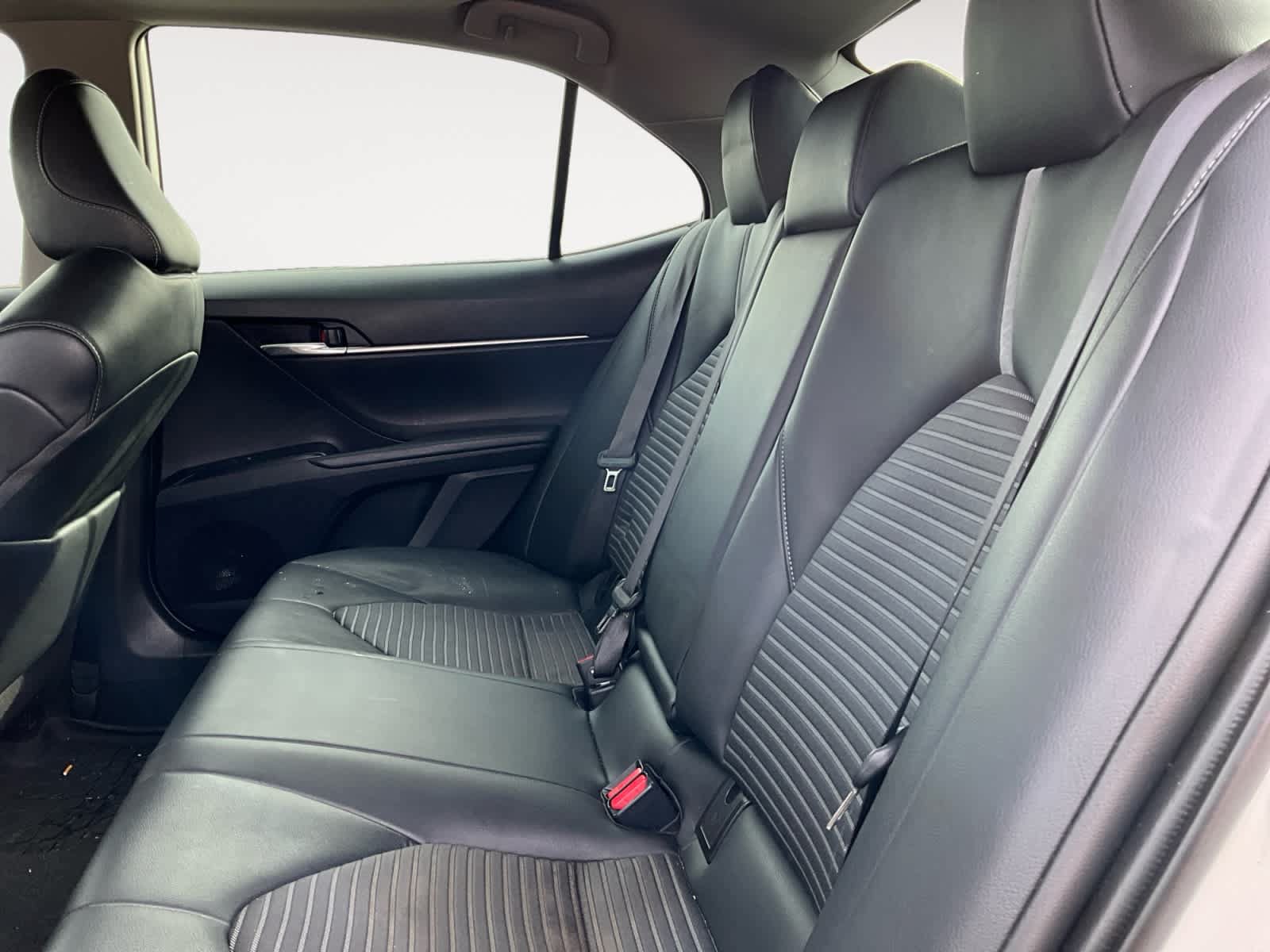 Used 2020 Toyota Camry SE FWD image 21