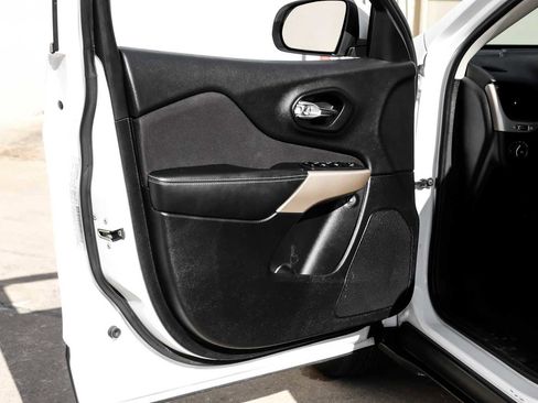 Used 2018 Jeep Cherokee Latitude image 42