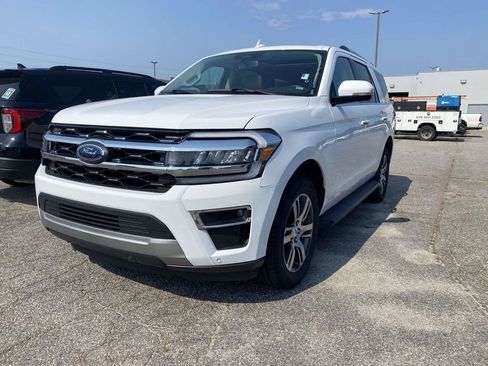 Used 2024 Ford Expedition Limited RWD image 3