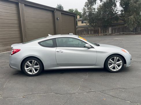 Used 2011 Hyundai Genesis 3.8 image 7