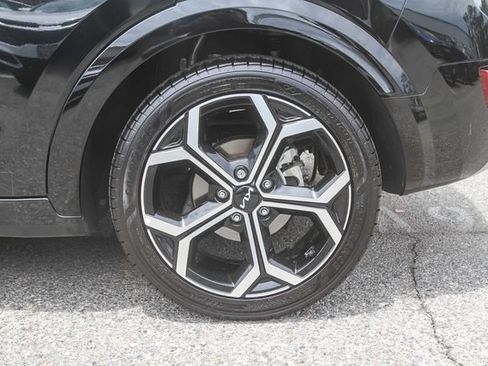 Used 2023 Kia Niro SX Touring FWD image 12