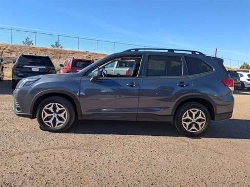 Used 2022 Subaru Forester Premium image 10