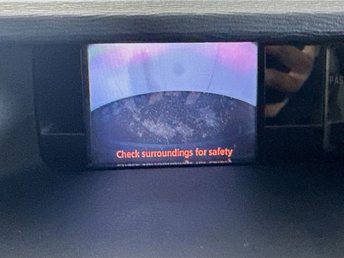 Used 2013 Toyota Sienna XLE FWD image 22