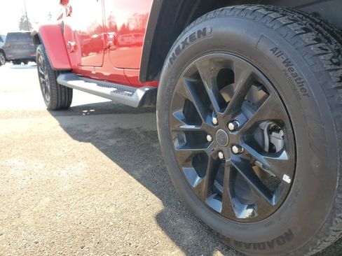 Used 2025 Jeep Wrangler Unlimited Sahara image 31