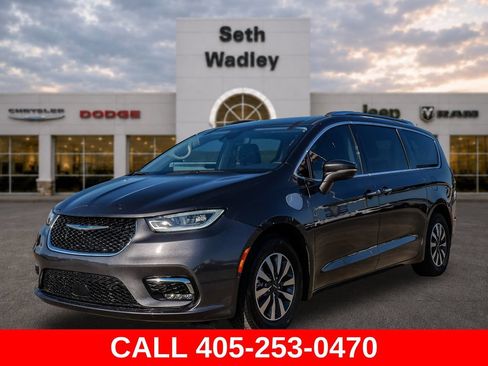 Used 2021 Chrysler Pacifica Touring-L FWD image 69