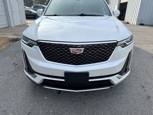 Used 2024 Cadillac XT6 Premium Luxury image 10