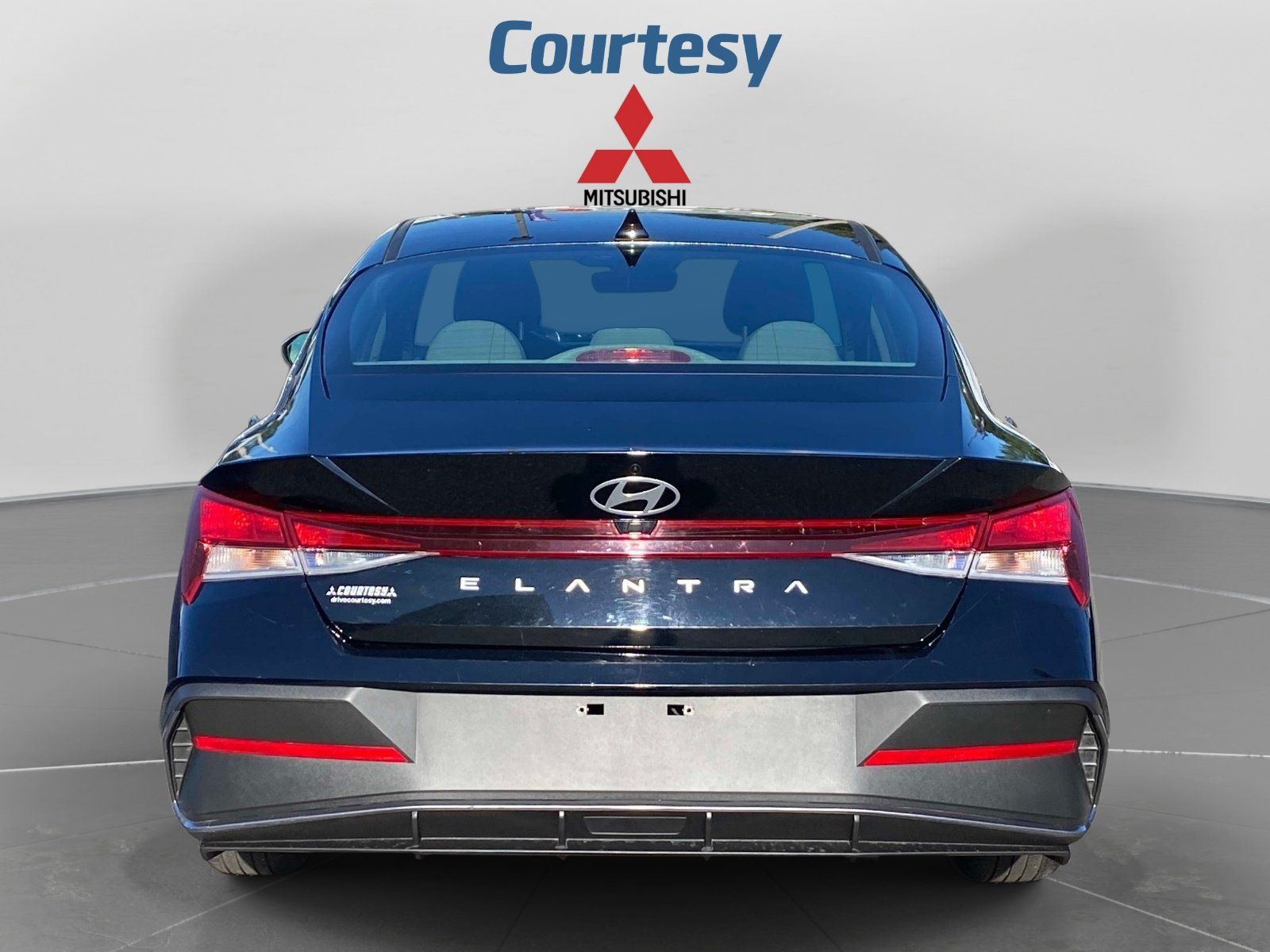 Used 2024 Hyundai Elantra SEL FWD image 4