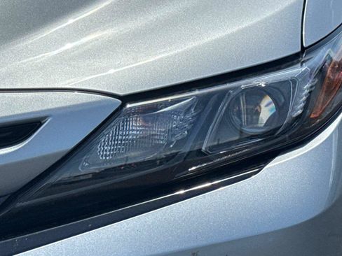 Used 2022 Toyota Camry SE FWD image 10