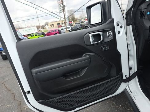 Used 2025 Jeep Wrangler Unlimited Rubicon 4xe w/ Safety Group AWD/4WD image 18