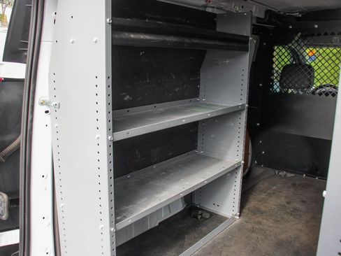 Used 2020 Ford Transit Connect XL image 9