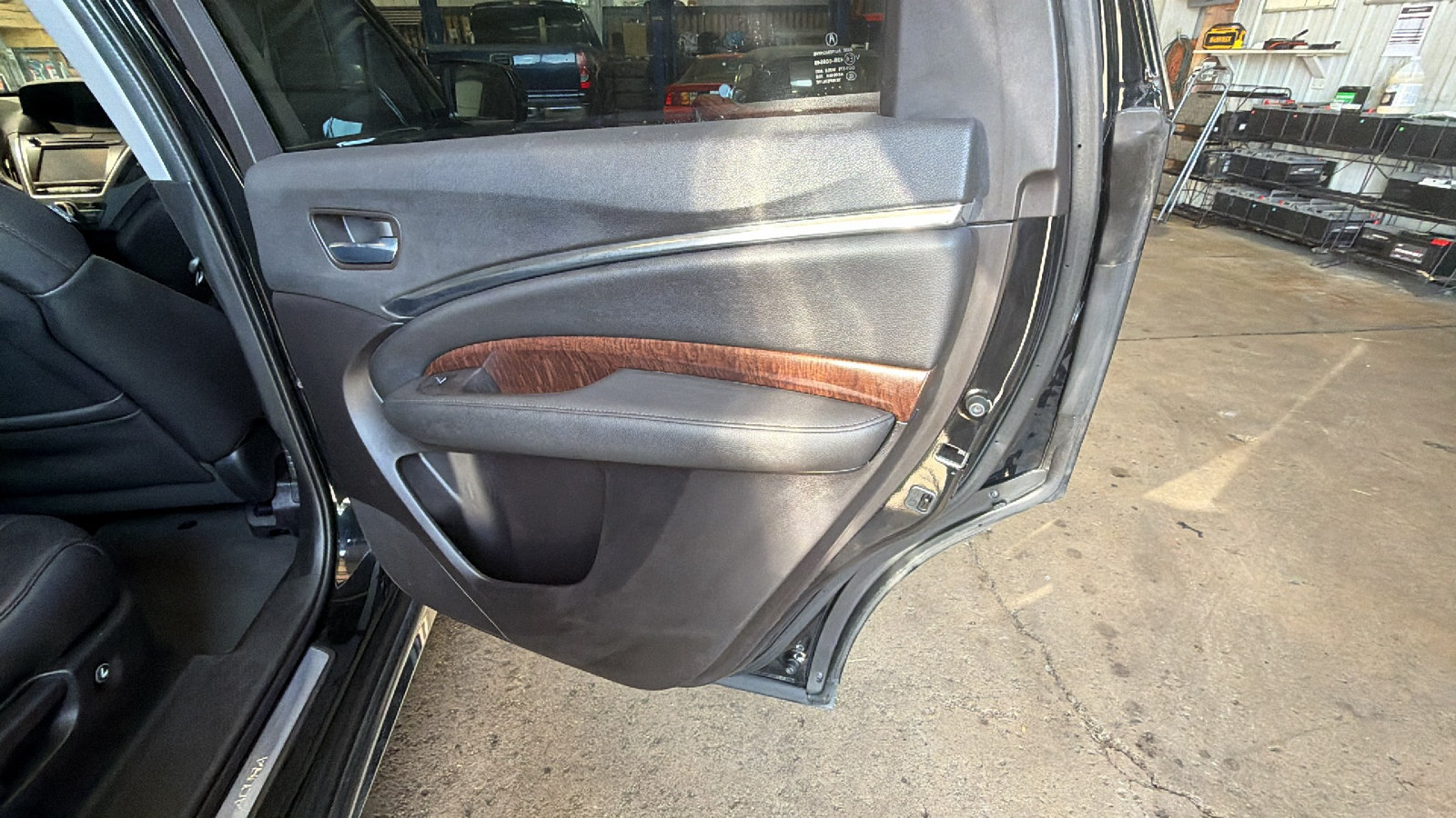 Used 2018 Acura MDX FWD image 17
