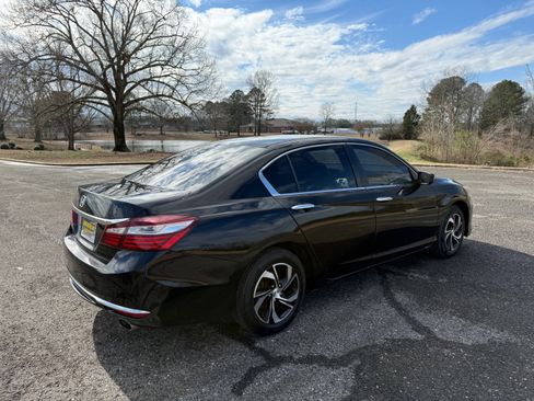 Used 2017 Honda Accord LX image 5