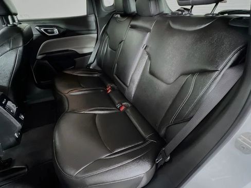 Used 2025 Jeep Compass Limited image 24