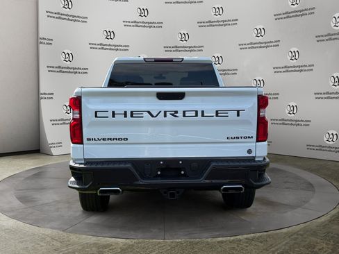 Used 2021 Chevrolet Silverado 1500 Custom Trail Boss w/ LPO, Dark Essentials Package AWD/4WD image 4
