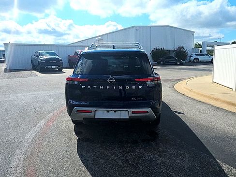 Used 2023 Nissan Pathfinder SL w/ SL Premium Package AWD/4WD image 5