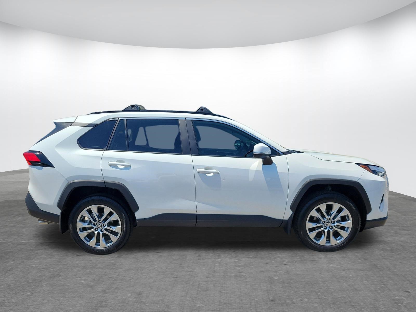 Used 2025 Toyota RAV4 XLE Premium w/ Weather Package FWD image 4